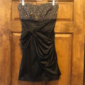 Studio Y 9/10 strapless black cocktail dress